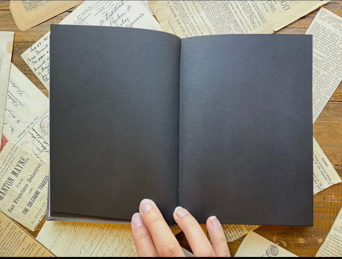 The Oracle. Cuaderno de papel negro.B6.